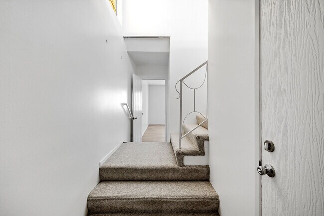 Building Photo - 464 28th St