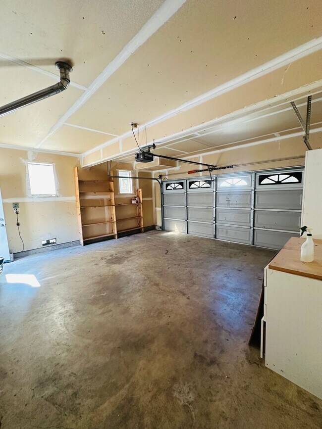 Building Photo - Beautiful 3 Bed, 2.5 Bath Home with Garage, Spacious Layout & Private Yard in Desirable Hercules ...