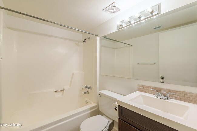 Building Photo - 3521 W Detroit St