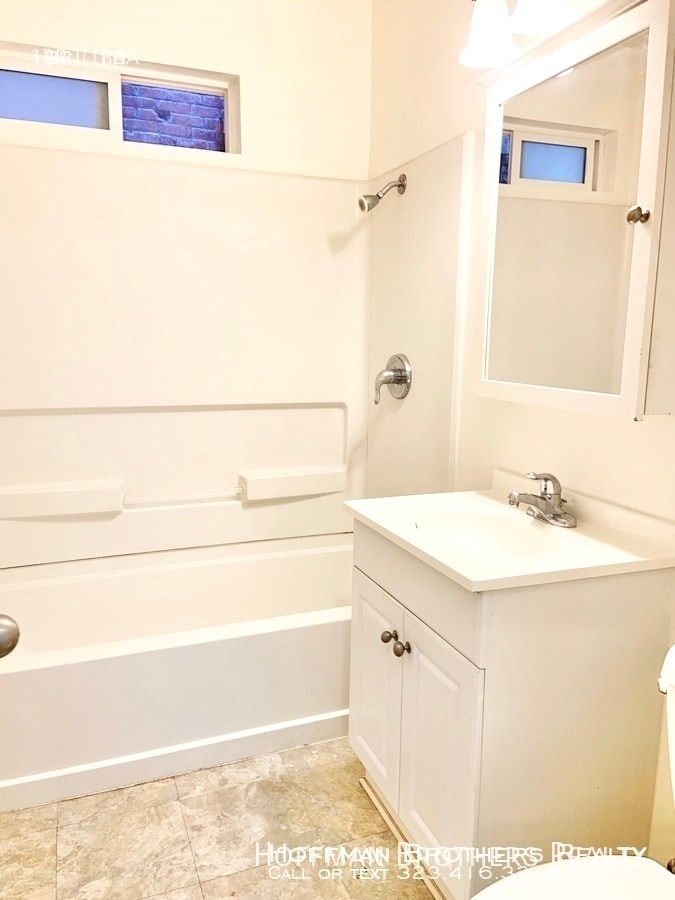 Building Photo - 2001 Beachwood Dr