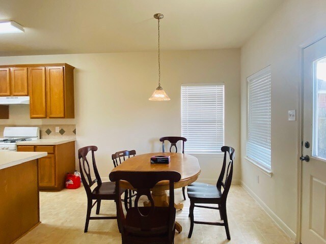 Building Photo - 2018 Running Brook Ln