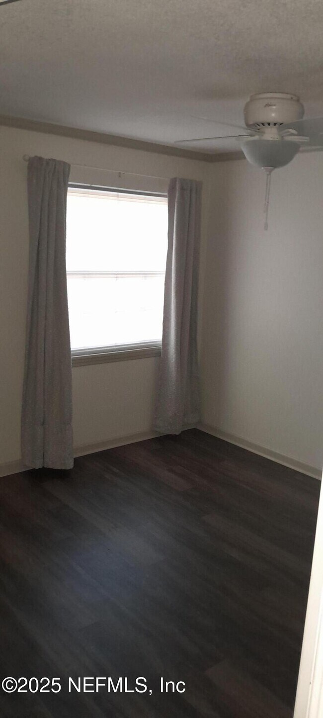 Building Photo - 2724 Lexington Dr