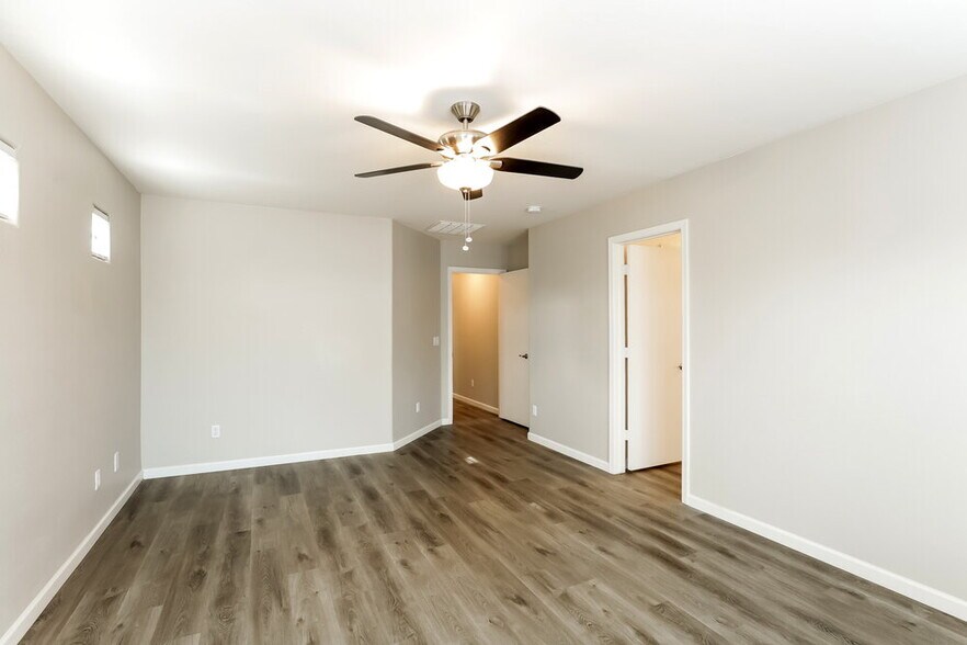 Building Photo - 3528 W Glass Ln