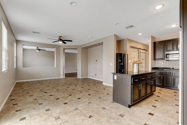 Building Photo - 4 bedroom cul-de-sac home in Henderson!