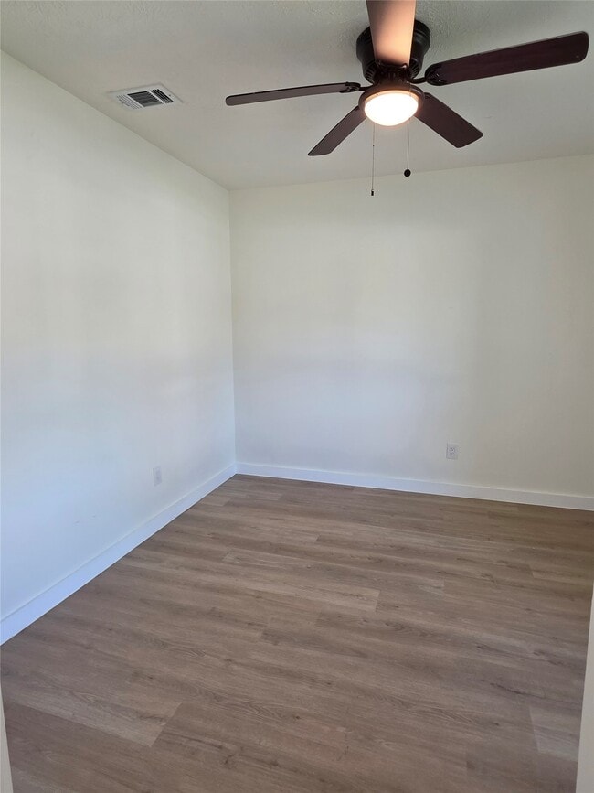 Building Photo - 11726 N Willow Cir
