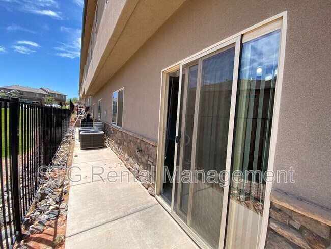 Building Photo - 290 W Buena Vista