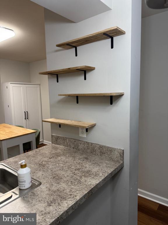 Building Photo - 2069 Tanglewood Dr