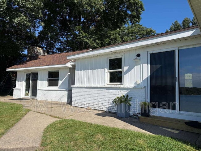 Building Photo - 12495 Oakwood Shores St