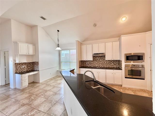 Building Photo - 17712 River Chase Dr