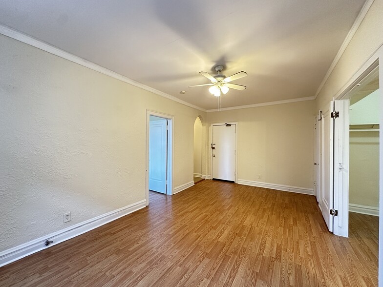 Building Photo - 4847 N Damen Ave