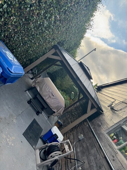 Building Photo - 5919 Lexington Ave