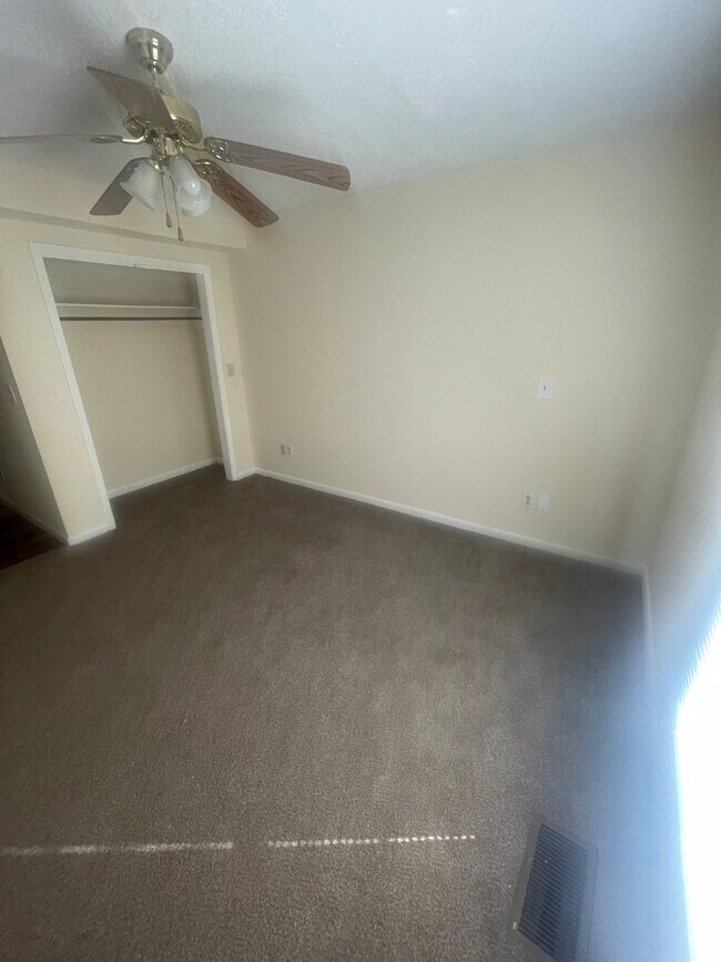 Building Photo - 852 Reaves St