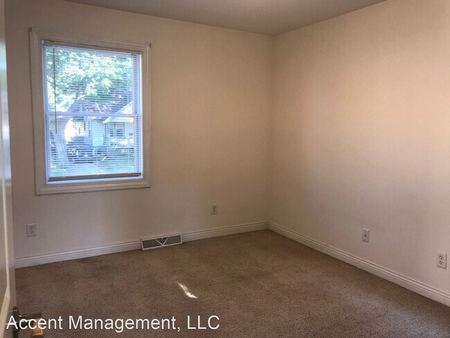 Building Photo - 5 br, 2 bath House - 2021 Monroe St