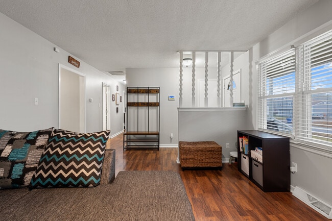 Building Photo - 3012 Fielding Rd