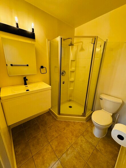 Building Photo - 641 Adobe Cir