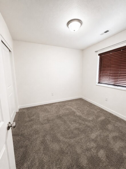 Building Photo - 3865 S 2935 W