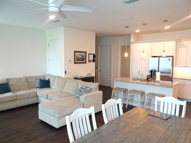 Building Photo - Furnished Townhome in Dunedin