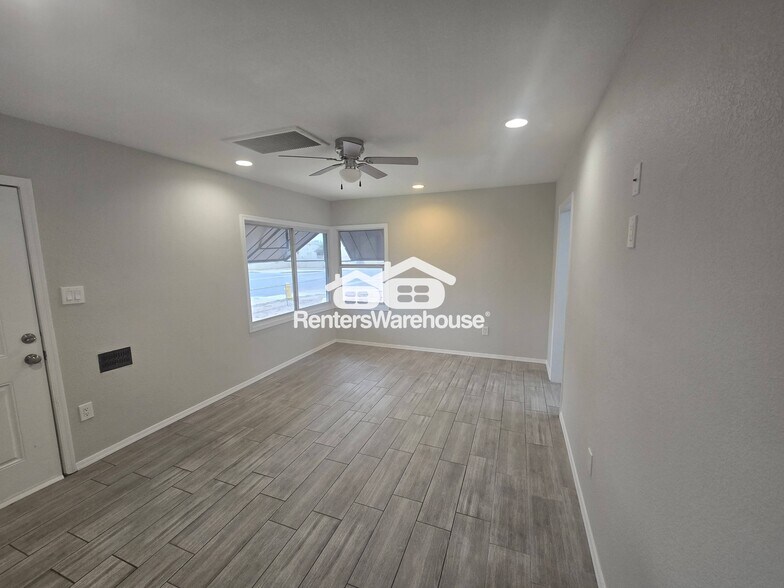 Building Photo - 1720 E Portland St