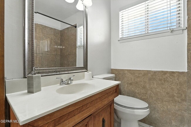 Building Photo - 5709 Hemmingway Dr
