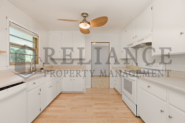Building Photo - 6216 E Orme St