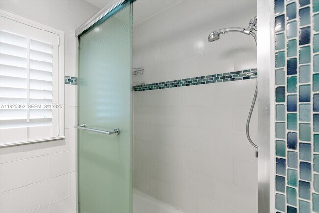 Building Photo - 1900 N Victoria Park Rd