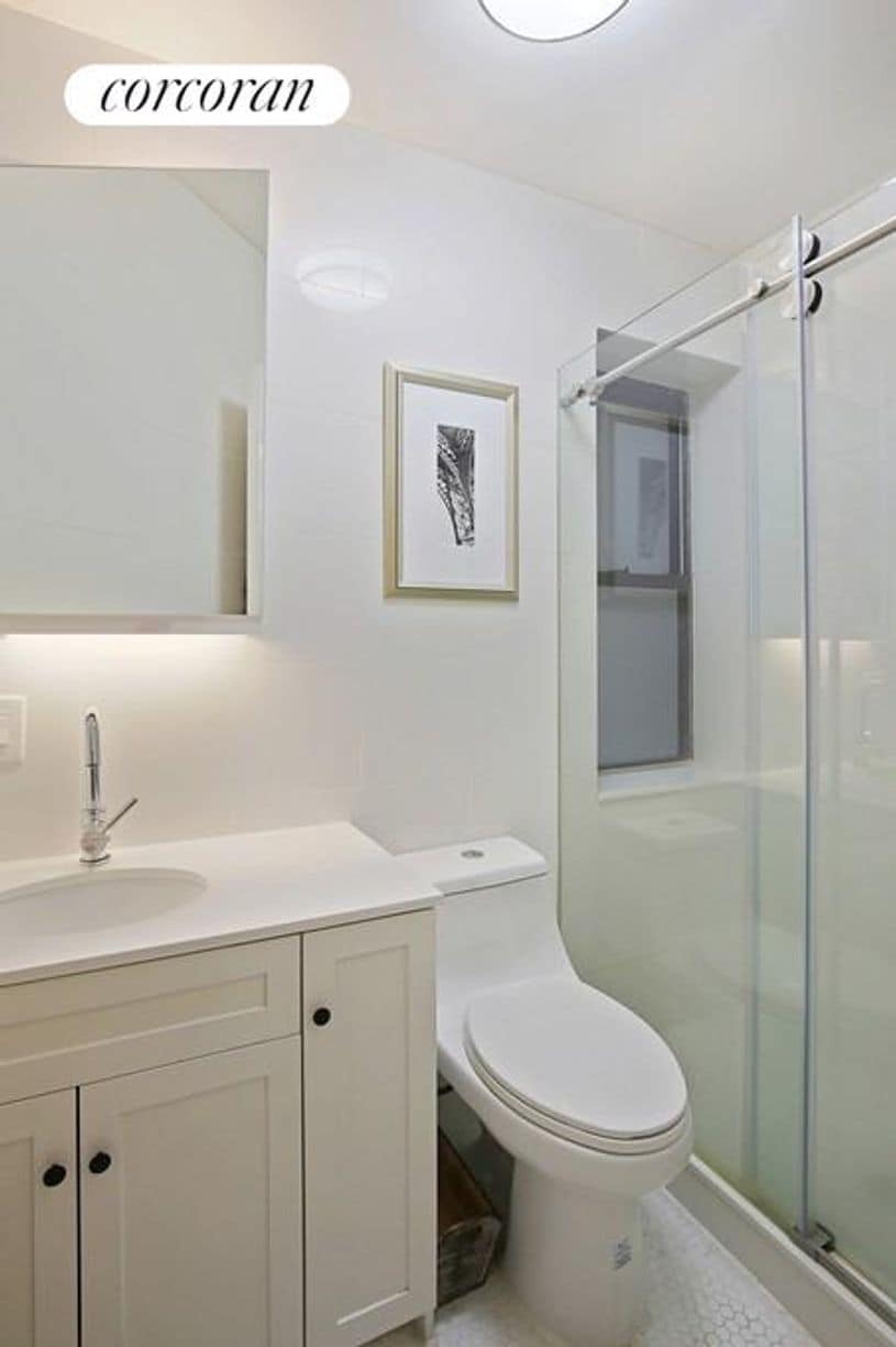 Building Photo - 256 W 15th St