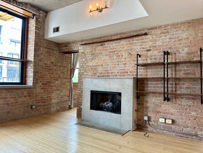 Building Photo - 120 E Cullerton St