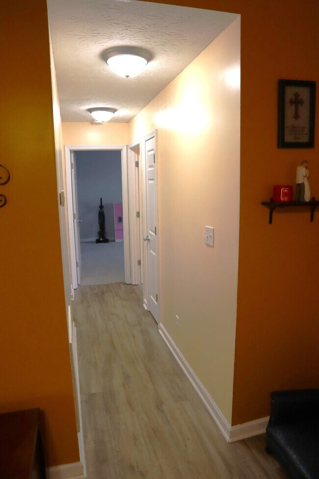 Building Photo - 1023 Rueland Dr