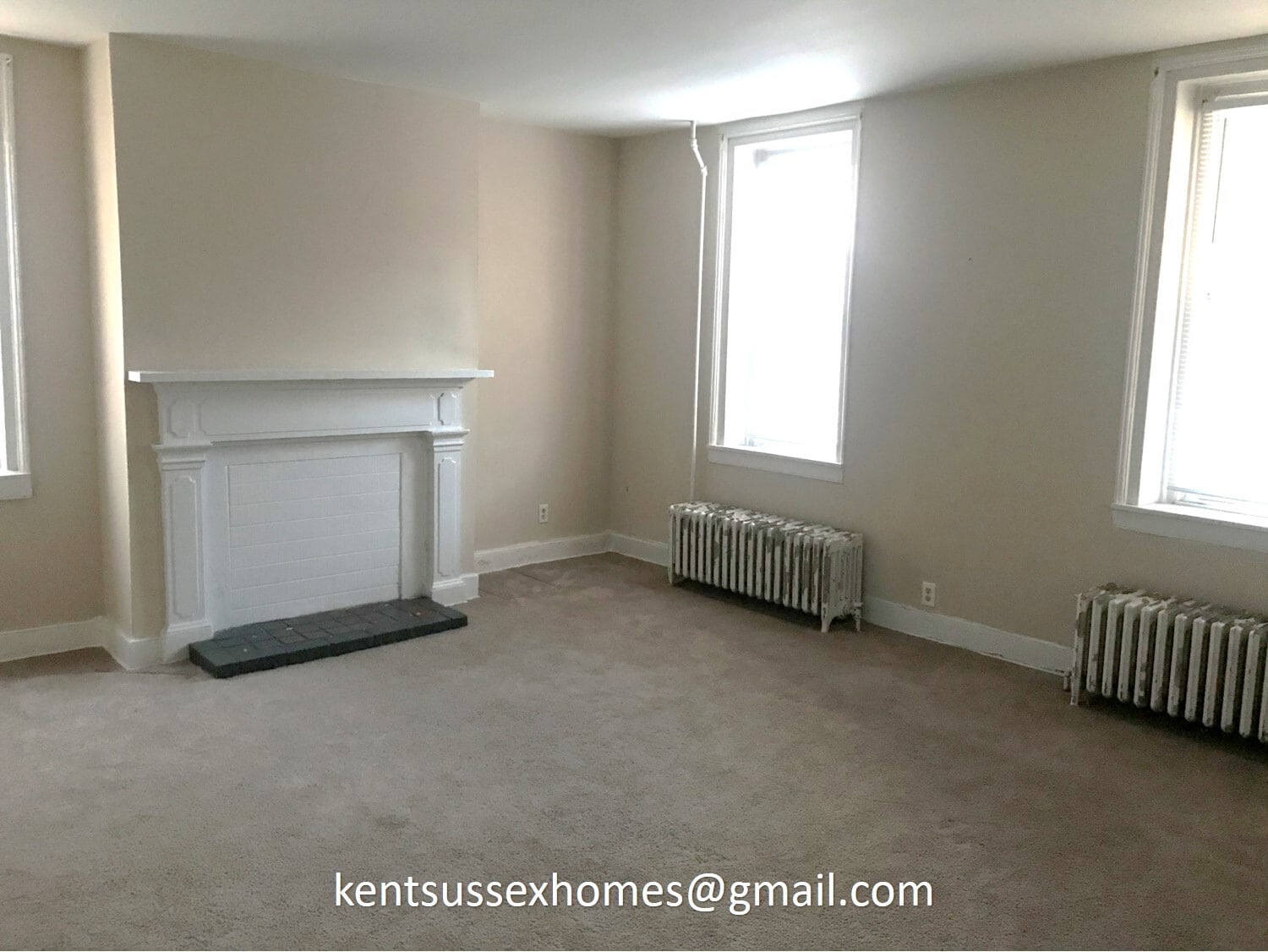 Living room - 502 NW Front St