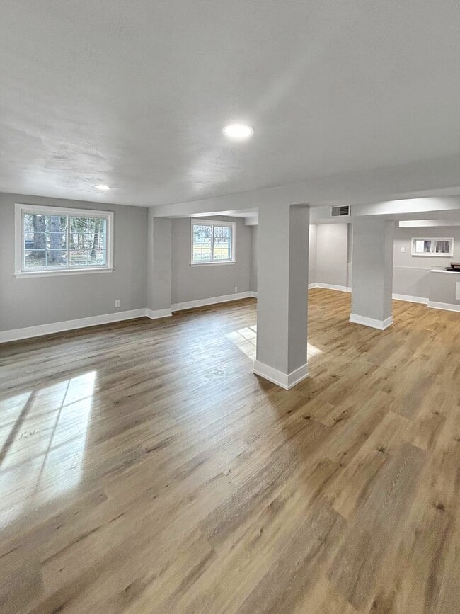 Building Photo - Welcome to this newly remodeled gem located in the heart of Collier, PA.