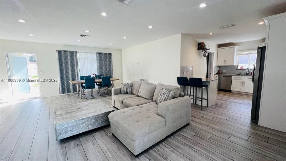 Primary Photo - 911 N 14th Ave