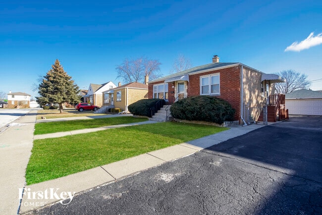 Building Photo - 4033 Gremley Ave