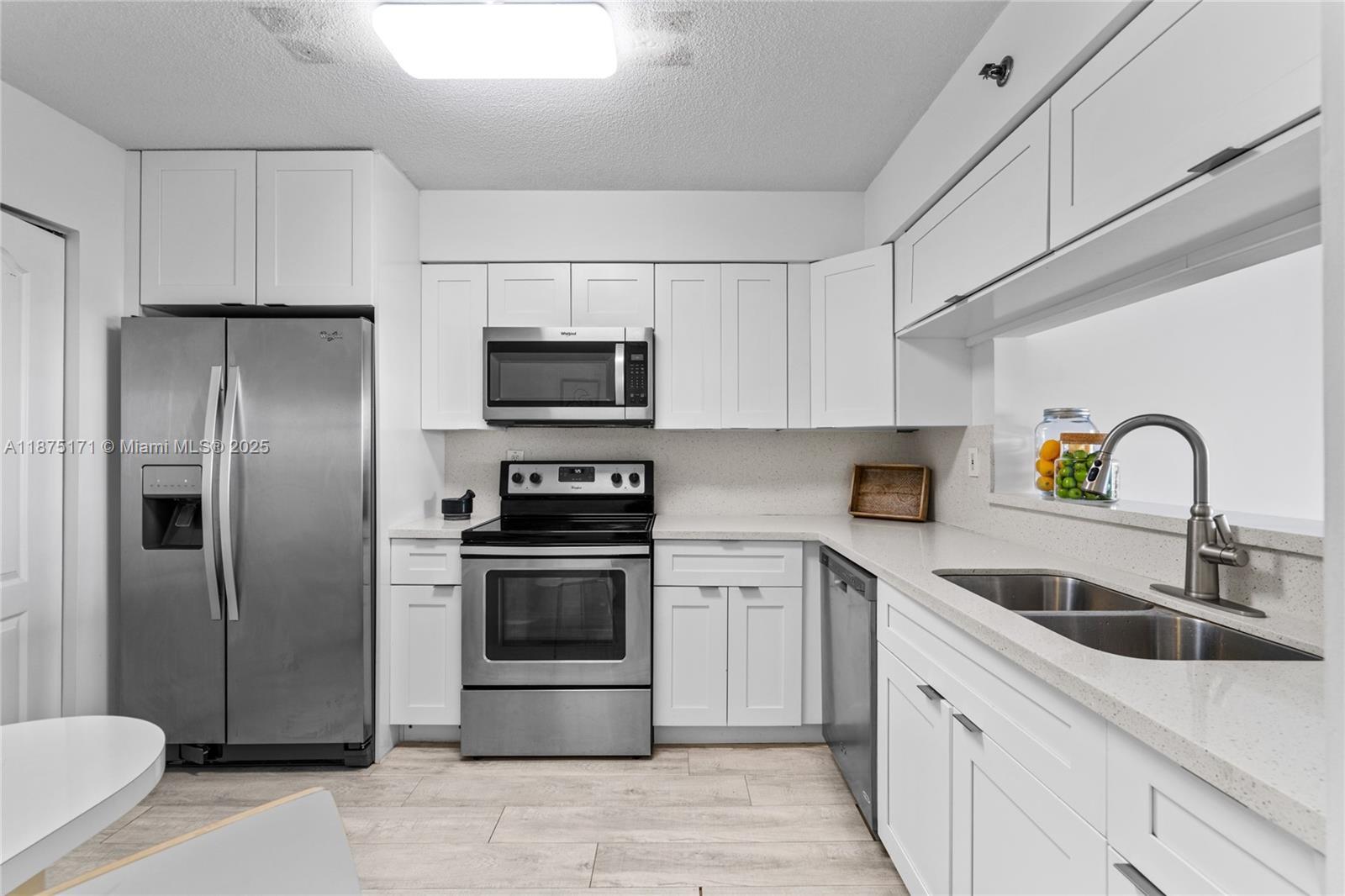 Building Photo - 5757 Collins Ave