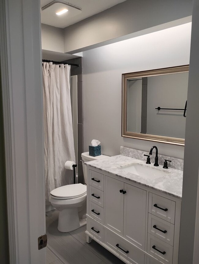 Building Photo - Gleneagles Drive