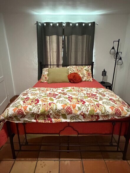 Building Photo - 2825 E 21st St