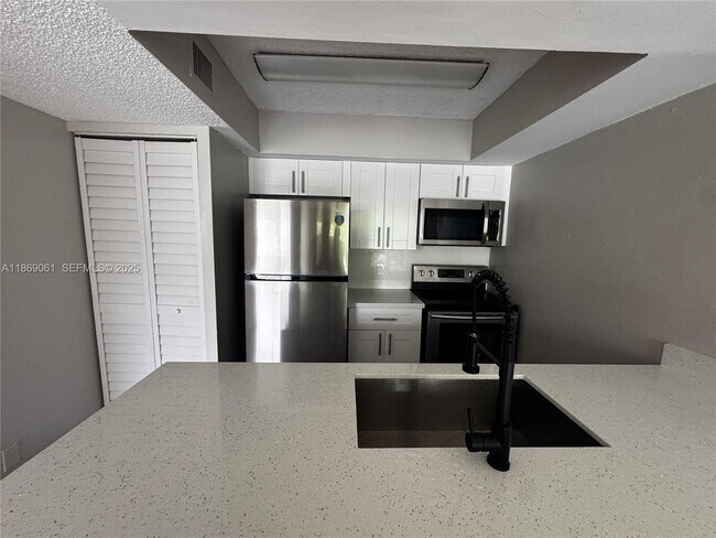 Building Photo - 5780 Rock Island Rd