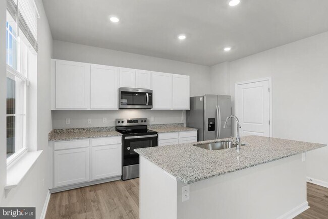 Building Photo - 3210 White Tail Dr