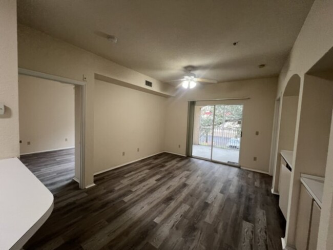 Building Photo - 2 bedroom Condo in Gated Bona Vista Commun...