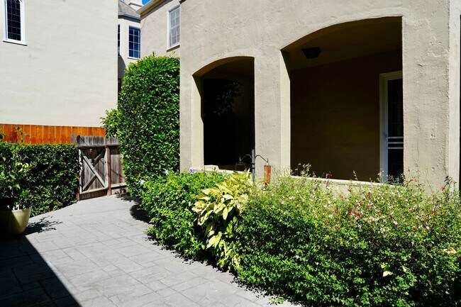 Building Photo - Charming & Spacious 3BR/2BA Lower-Level Home in Prime Baywood Location