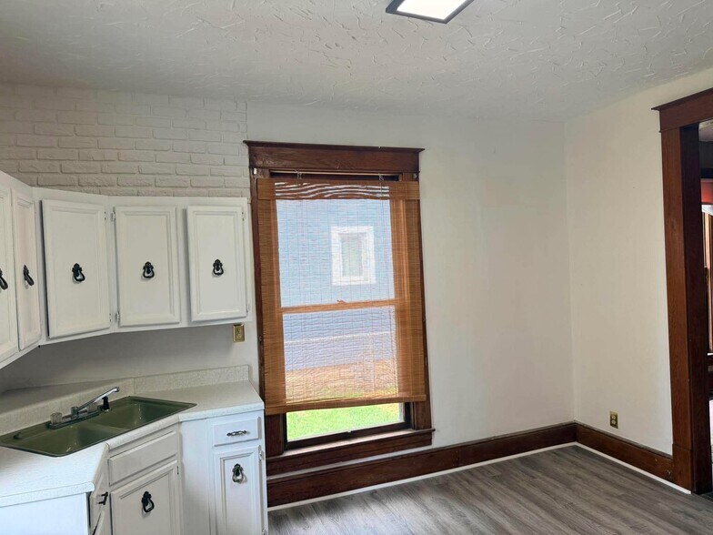 Building Photo - 633 S Apperson Way