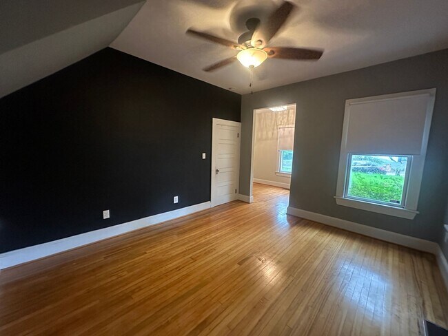 Building Photo - Gorgeous 3 Bed 2 Bath Haymount Home