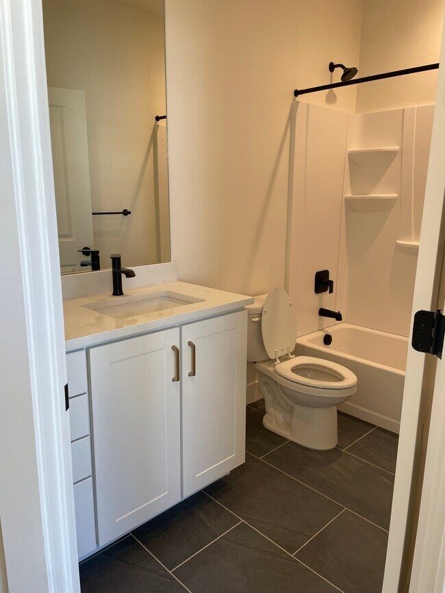 Building Photo - 1474 W Cook Ln