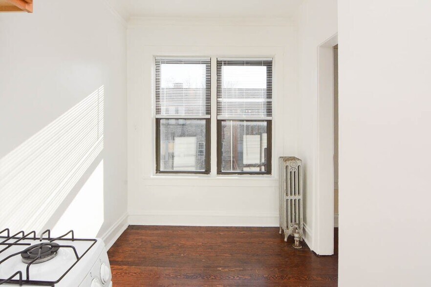 Building Photo - 4646 N Paulina St