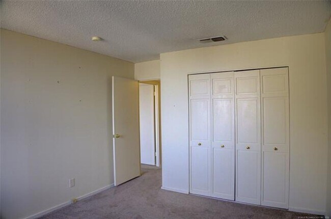 Building Photo - Adorable 2 bed 2 bath in historic Liberty Tower