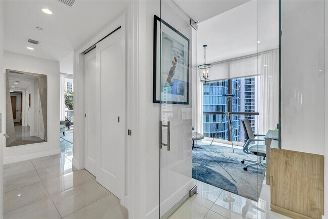 Building Photo - 100 E Las Olas Blvd