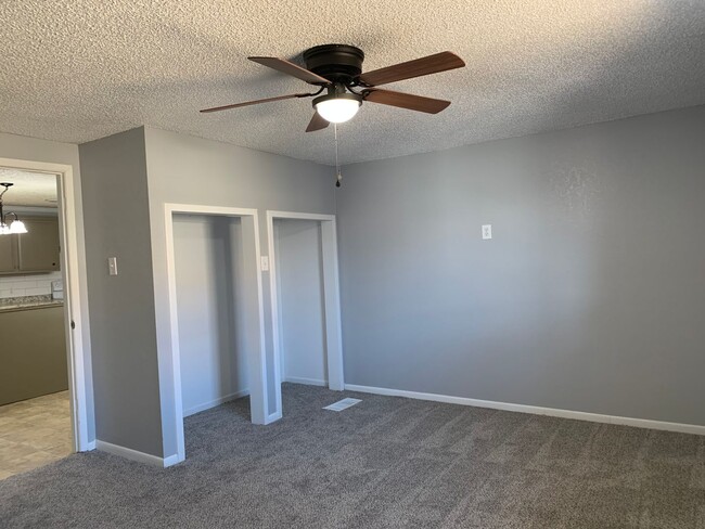 Building Photo - 710 12th St