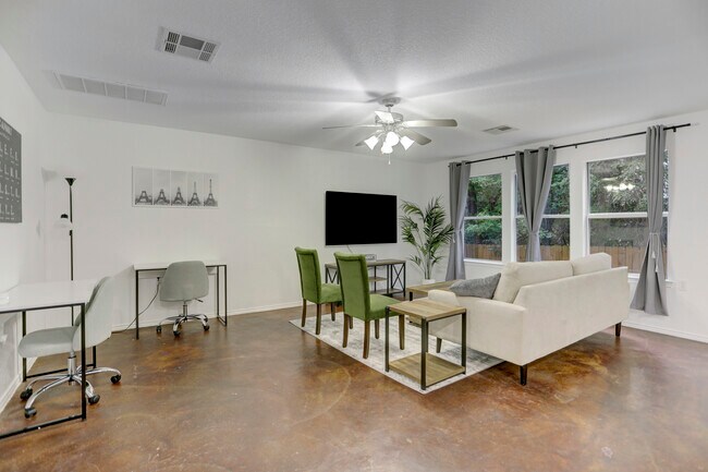 Building Photo - 7107 Thannas Way