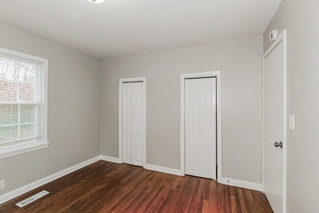 Building Photo - 960 7th Pl