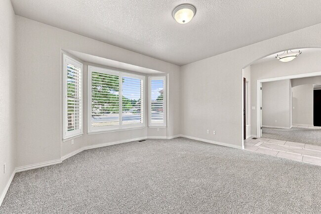 Building Photo - $3,040.95, 6 bed, 4 bath located in Colorado Springs