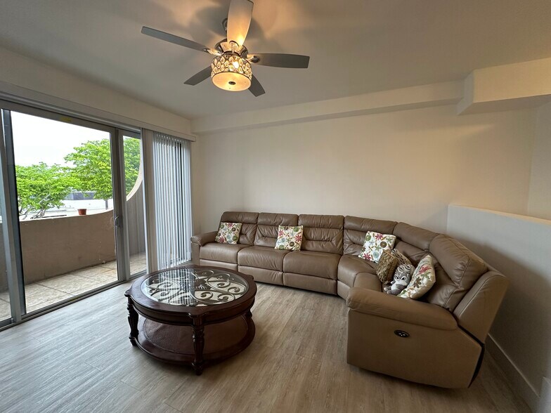 Building Photo - 10900 SW 104th St